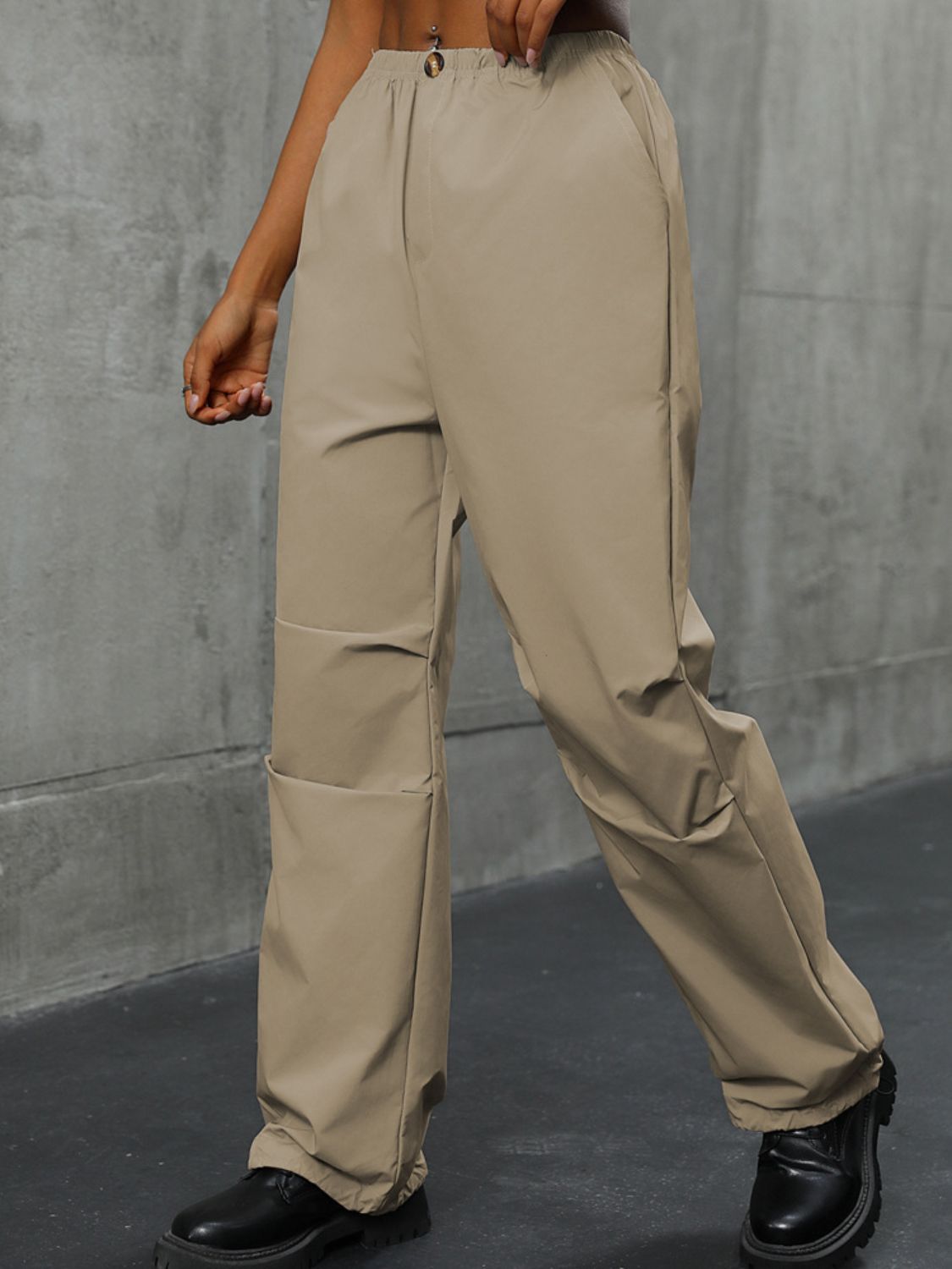 Womens Pocketed Elastic Waist Khaki Pants